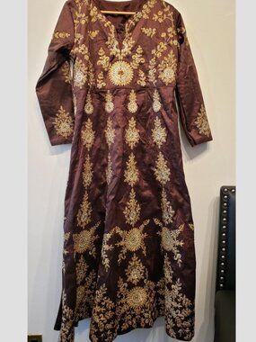 Long Sleeve Brown and Gold Silk Indian Suit Size 44